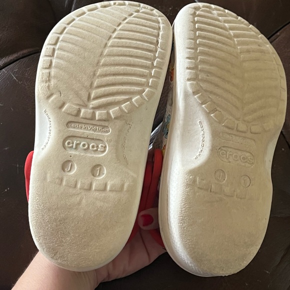 Crocs Kids' Pokémon size 1 Classic Clogs. - Picture 6 of 8